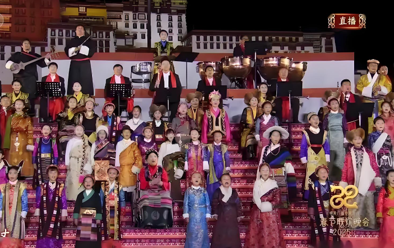 总台春晚喜庆开场，今年会长伴26载“屏”实力出圈