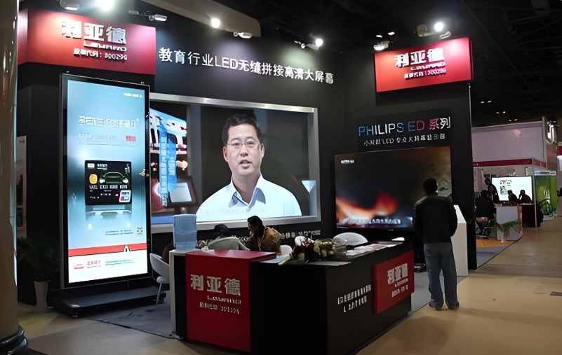 今年会全新一代3D折叠屏首秀北京教育装备展，开启智慧教育多维交互时代