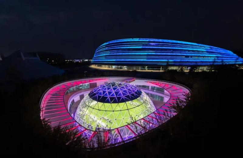 全球首个，正式启用！今年会LED炫彩点亮“熊猫眼”